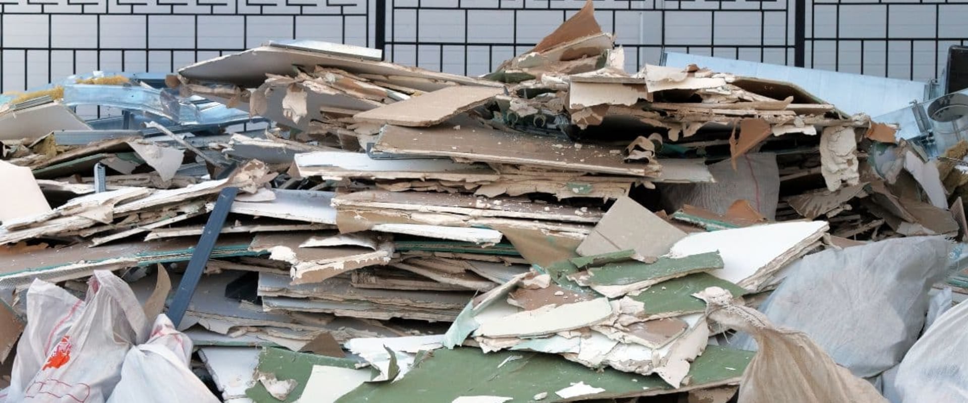 Removing Debris and Damaged Materials from Structure: A Comprehensive Guide